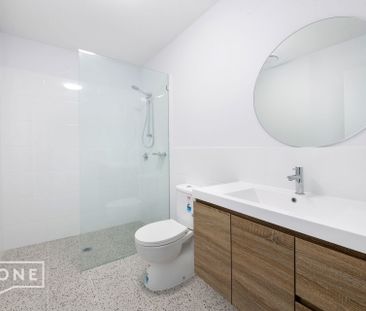 Stunning Brand New 3 bedroom Townhouse with Garage plus an extra parking space, Opposite the University of Newcastle & close to The Mater Hospital - Photo 6