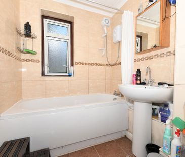 Vesey Close, Farnborough, Hampshire, GU14 - Photo 5