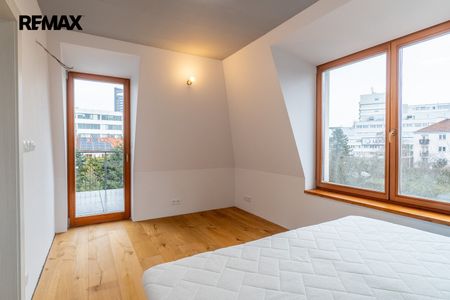 Pronájem bytu 5+kk 136 m² - Fotografie 2