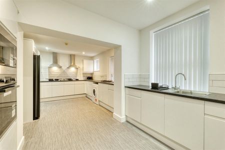 1 Beds - House share - - Photo 5