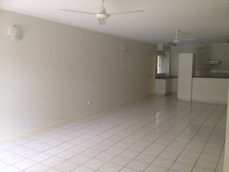 Ground Floor Unit in Convenient Location - Photo 3