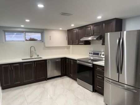 For Lease - 19801 Leslie Street Unit# Bsmt, East Gwillimbury, Ontario - Photo 5