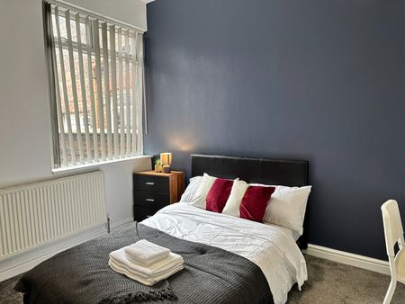 Room in a Shared House, Daisy Bank Road, M14 - Photo 2