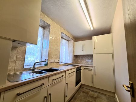 2 Bed Flat, Redmires Court, M5 - Photo 4