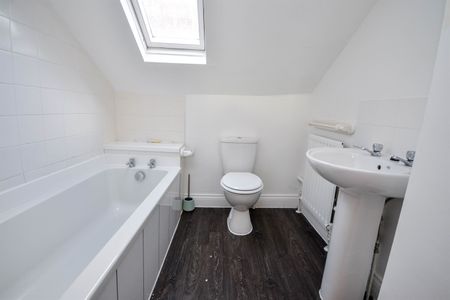 Apartment to rent in Westgate Road, Newcastle City Centre, NE4 - Photo 2