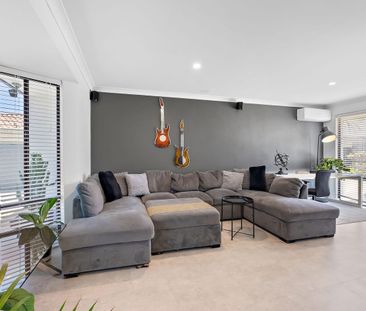 Renovated Coastal Charm - Steps from the Park! - Photo 1