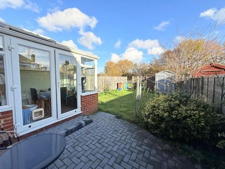 3 bedroom semi-detached house to rent - Photo 4