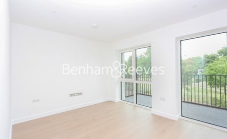 2 Bedroom flat to rent in Holland House, Parrs Way, W6 - Photo 4