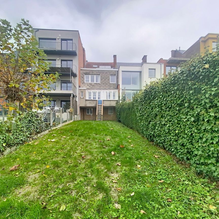 Vernieuwde woning met zonnepanelen, 4 kamers en bureau - Foto 1