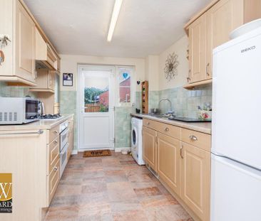 3 bedroom end of terrace house to rent - Photo 5