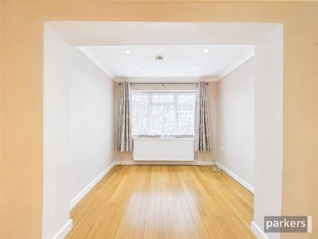 4 bedroom semi-detached house to rent - Photo 3