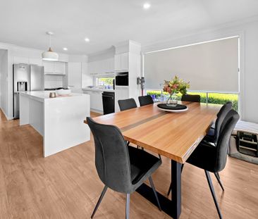 Stylish Family Living with Pool in South Dubbo - Photo 3