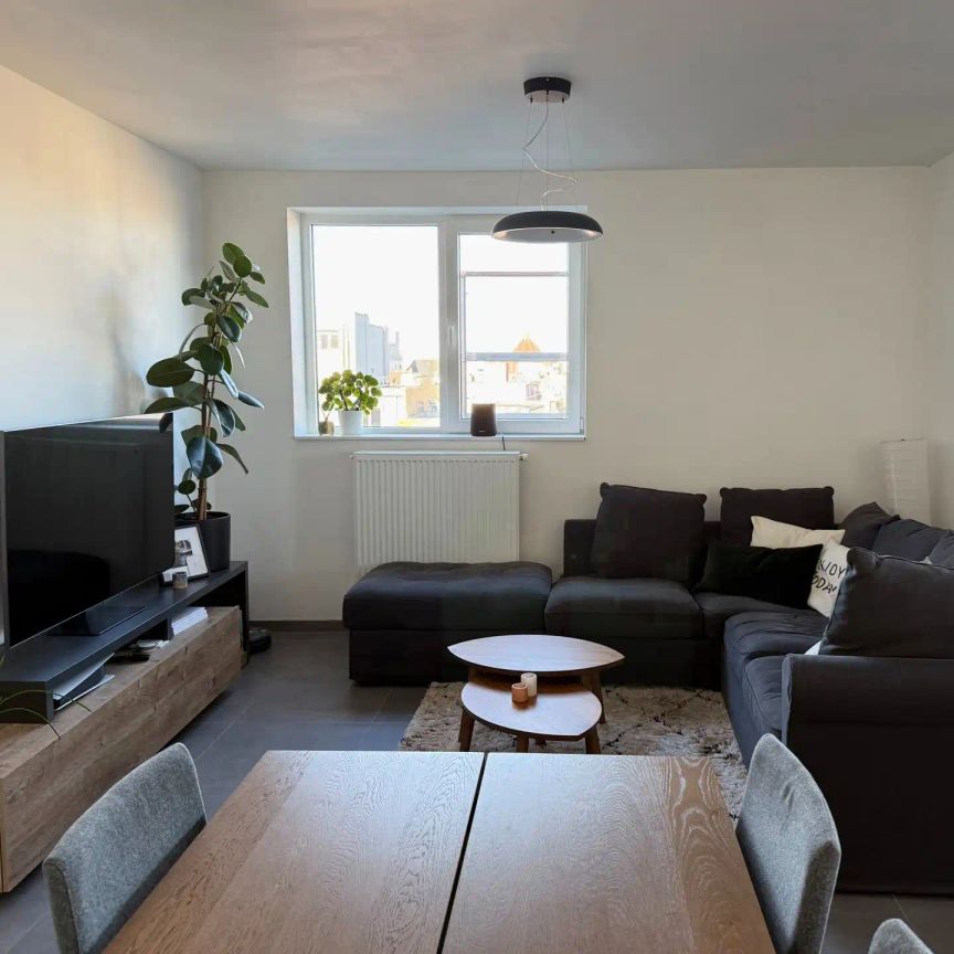 Lichtrijk 2-slaapkamerappartement met terras - Foto 1