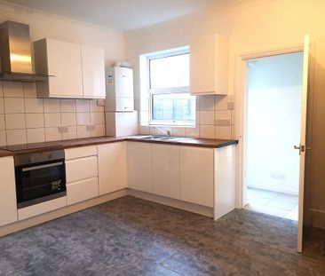 3 bedroom terraced house to rent - Photo 3