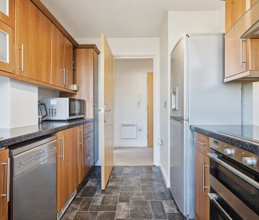 Coningsby Avenue, London, NW9 - Photo 4