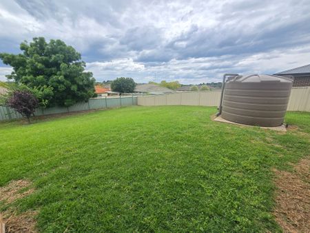 Inviting Family Home - Photo 4