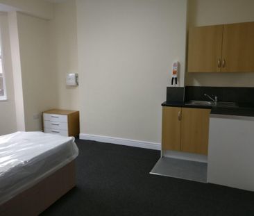 1 bedroom in a house share to rent - Photo 2