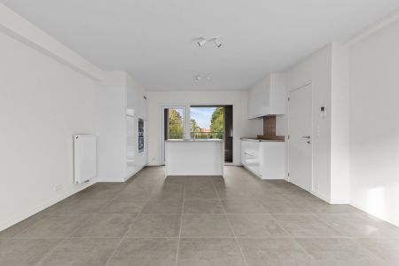 Volledig gerenoveerd appartement met dubbele garage in Ronse - Photo 2