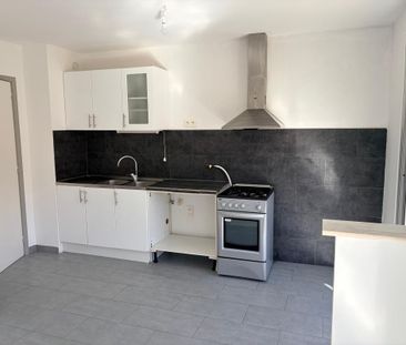 Location Appartement 2 pièces 56m² ST LAURENT DU VAR 06700 - Photo 2