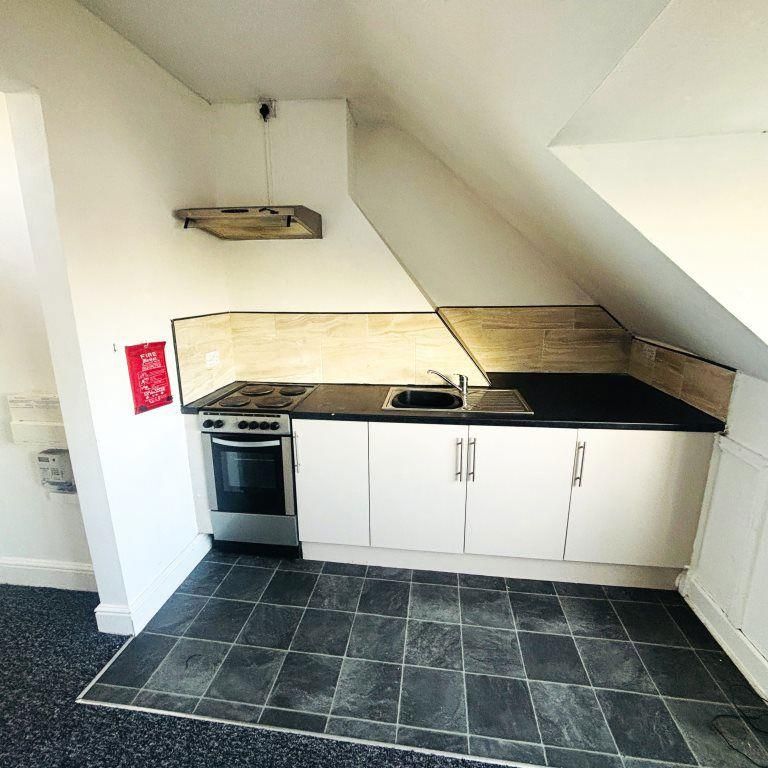 Studio to rent - Photo 1