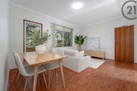 Spacious & Modern Apartment in Prime Kogarah Location - Photo 4