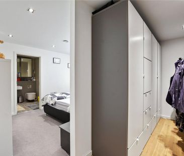 3 bedroom flat in London - Photo 3