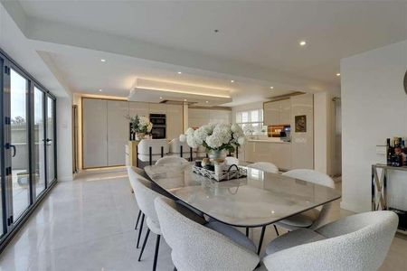 Skylark Meadows, Fareham, PO15 - Photo 2