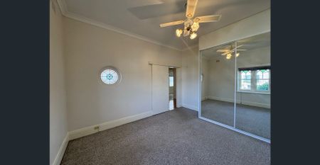 FULL BRICK SEMI HOME - Photo 3