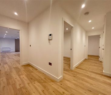 Farnborough Road, Farnborough, Hampshire, GU14 - Photo 3