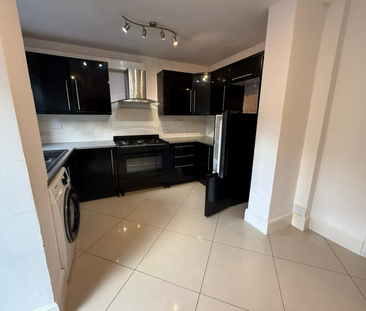 4 bedroom semi-detached house to rent - Photo 4