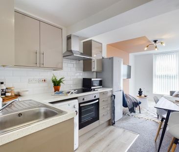 2 bedroom flat to rent - Photo 2