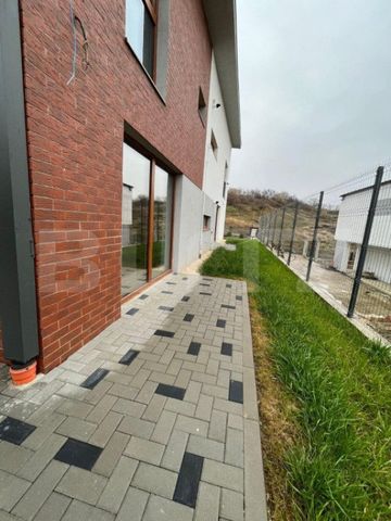 Casa 5 camere, parcare si gradina, zona Voronet - Fotografie 5