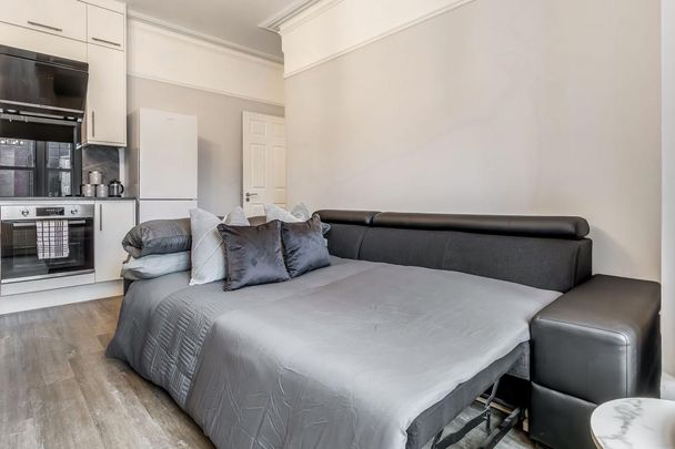 3 bedroom flat to rent - Photo 1