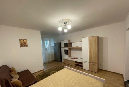 Aparatorii patriei vitan barzesti new world - Fotografie 2