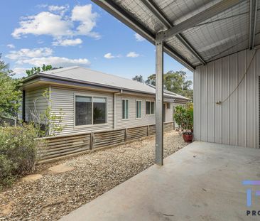 Modern, Private Living - Photo 3