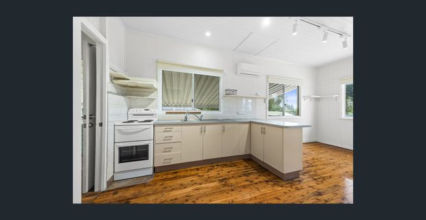 South Toowoomba Cottage! - Photo 1