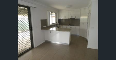 BEAUTIFUL FAMILY HOME - Photo 3