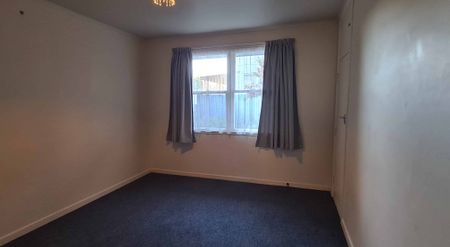 Stylish Townhouse - Photo 3