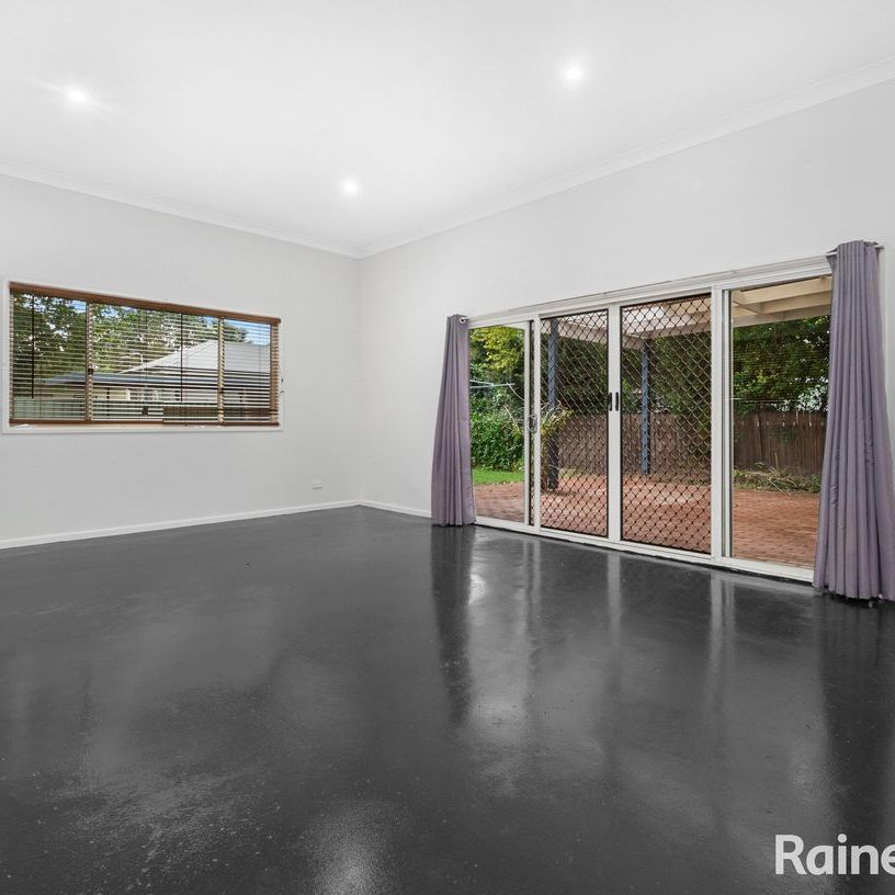 GREAT LOCATION !! - Photo 1