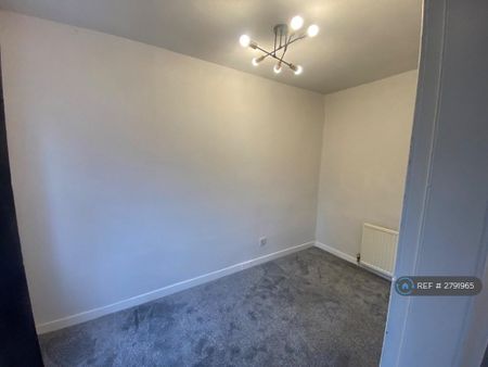 3 bedroom flat to rent - Photo 3