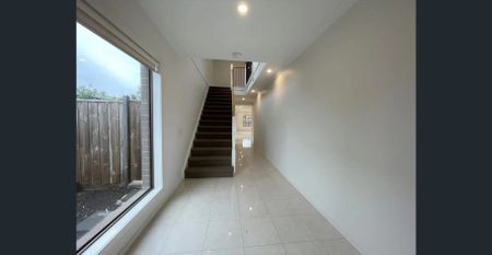 Exceptional Double Storey Home In Ideal Location ! - Photo 4