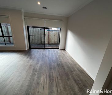 Quality Built Family 4 Br Home in Thornhill Park! - Photo 1