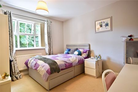 Quarry Gardens, Leatherhead, Surrey, KT22 8UE - Photo 3