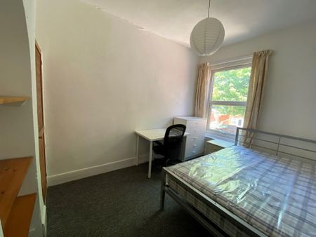 4 bedroom terraced house to rent - Photo 2