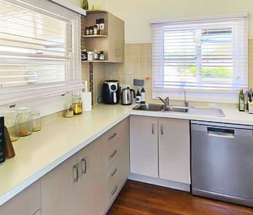 56 Lake Street, Forster NSW 2428 - House For Rent | Domain - Photo 3