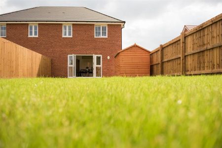 4 bedroom detached house to rent - Photo 4