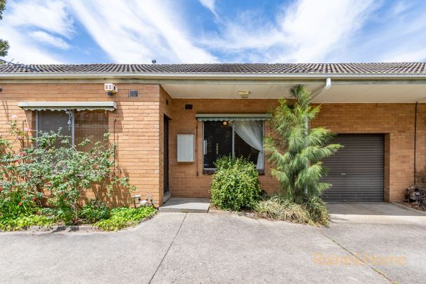 Homely & Light filled Two-Bedroom Unit - Photo 1