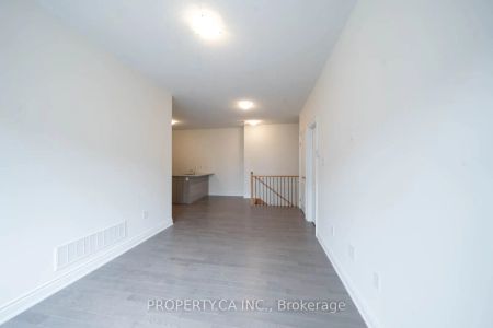 Property For Lease | W9270657 - Photo 2