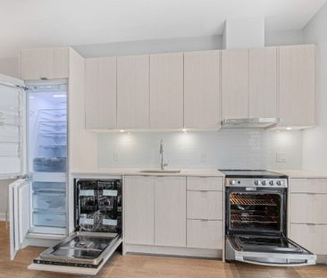 For Lease - 4130 Parkside Village Drive Unit# 2509, Mississauga, On... - Photo 4