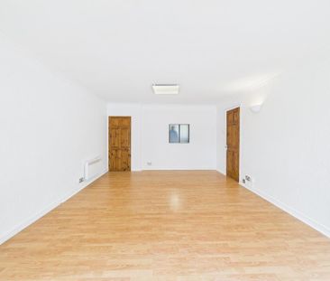 2 bedroom ground floor maisonette to rent - Photo 6